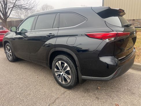 Used 2020 Toyota Highlander XLE image 7