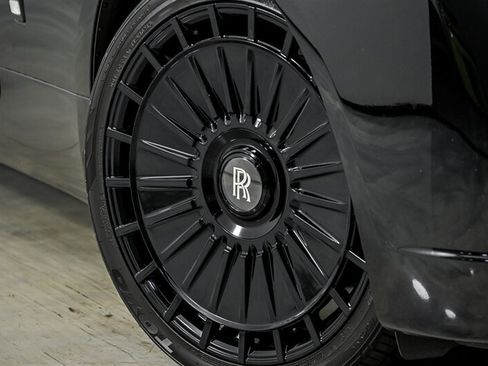Used 2018 Rolls-Royce Wraith RWD image 3
