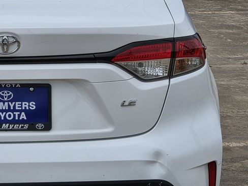 Used 2025 Toyota Corolla LE FWD image 9