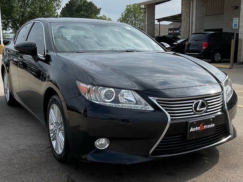 Used 2015 Lexus ES 350 w/ Premium Package FWD image 2