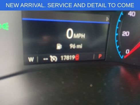 Used 2022 Chevrolet Colorado LT w/ Luxury Package image 2