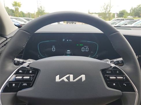 New 2025 Kia Niro SX Touring image 26
