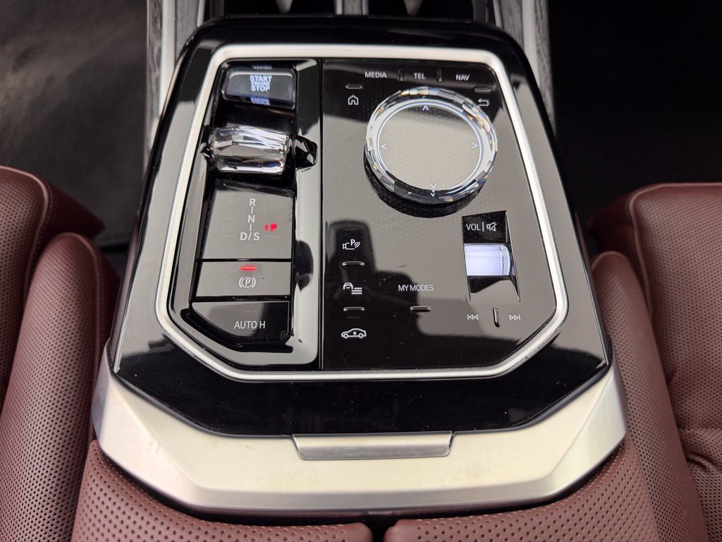 Used 2023 BMW 740i w/ Executive Package RWD image 27