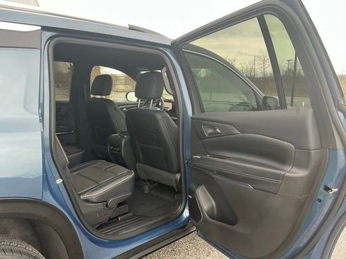 Used 2025 Chevrolet Traverse High Country w/ LPO, Floor Liner Package AWD/4WD image 21
