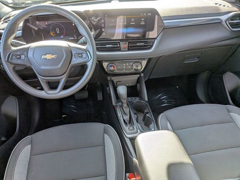 Used 2025 Chevrolet TrailBlazer LT AWD/4WD image 23