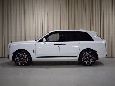 New 2026 Rolls-Royce Cullinan Black Badge image 3