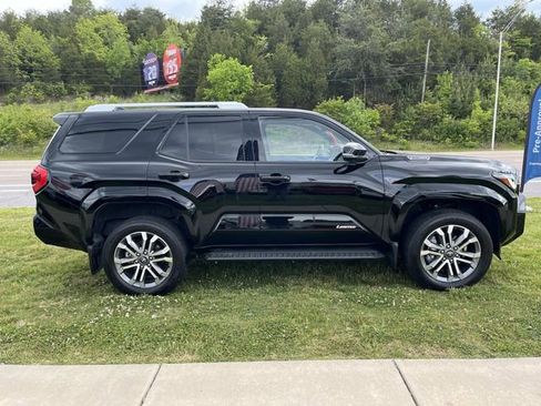 Used 2025 Toyota 4Runner Limited AWD/4WD image 2
