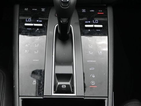 Certified 2025 Porsche Macan image 23