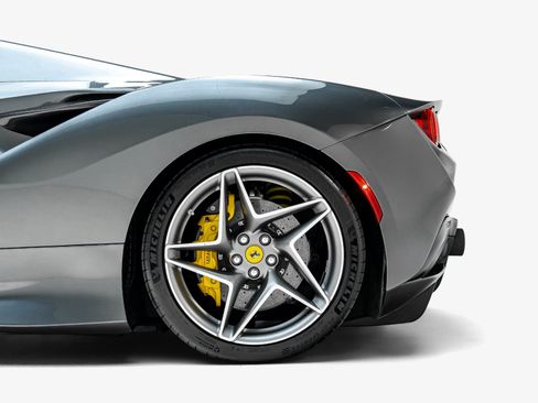 Used 2022 Ferrari F8 Tributo RWD image 21
