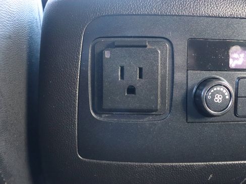 Used 2017 GMC Yukon XL SLT image 24