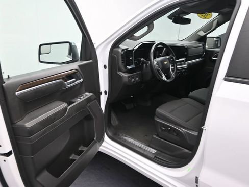 Used 2025 Chevrolet Silverado 1500 LT AWD/4WD image 12