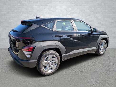 New 2026 Hyundai Kona SE image 5