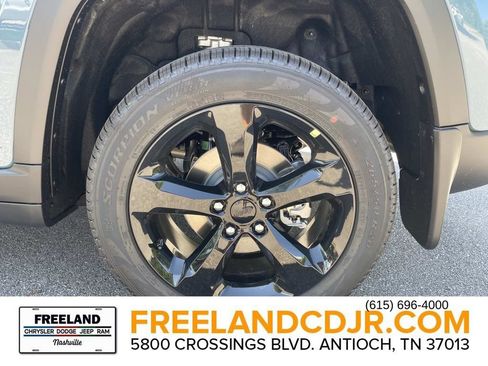 New 2026 Jeep Grand Cherokee Limited w/ Limited Altitude Package AWD/4WD image 11