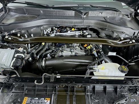 Used 2025 Ford Explorer ST-Line w/ ST-Line Street Pack image 35