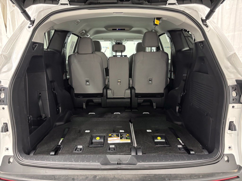 Used 2026 Toyota Sienna LE FWD image 56