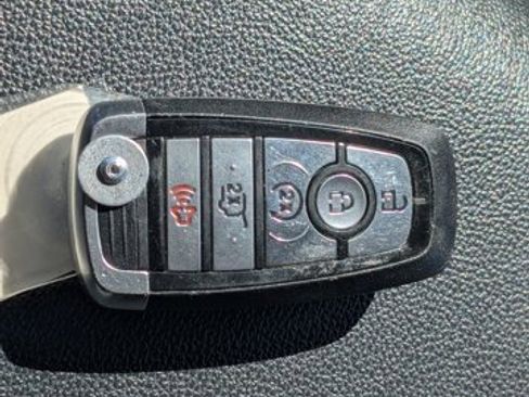 Used 2024 Ford Expedition XLT image 33