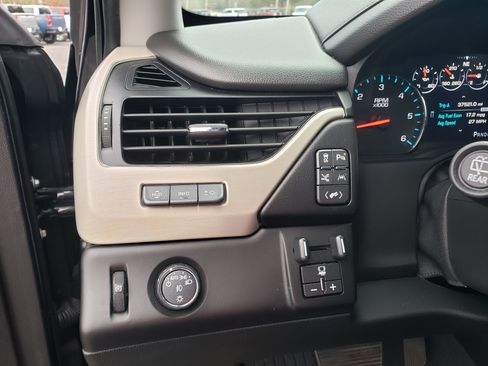 Used 2019 GMC Yukon Denali w/ Denali Ultimate Package image 17