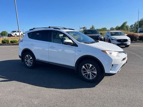 Used 2017 Toyota RAV4 XLE w/ All Weather Liner Package AWD/4WD image 2