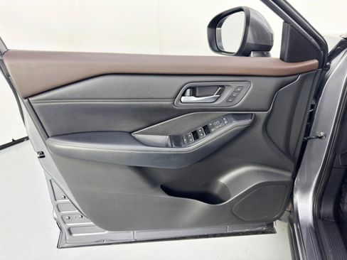 Used 2023 Nissan Rogue SL w/ SL Premium Package FWD image 40