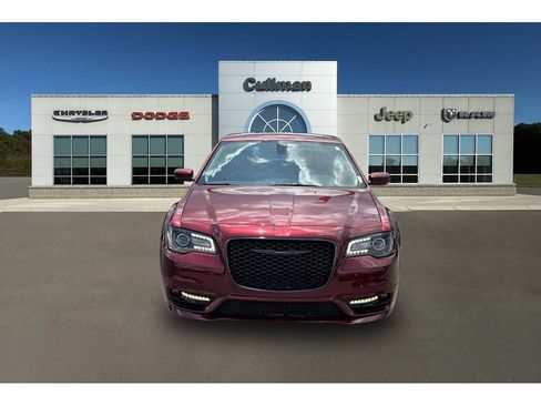 Used 2023 Chrysler 300 Touring L w/ Popular Equipment Group RWD image 8