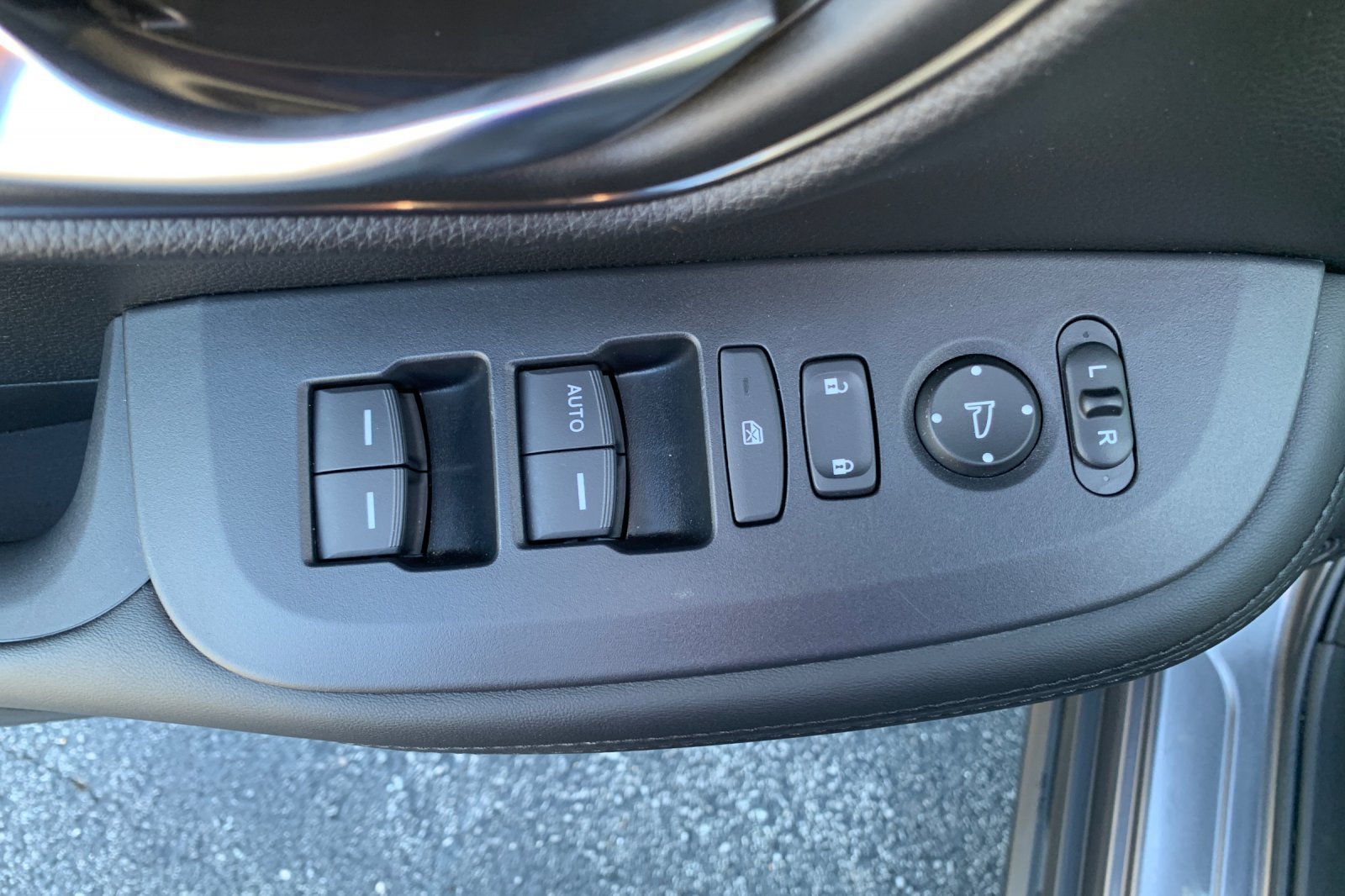 Certified 2025 Honda HR-V LX image 14