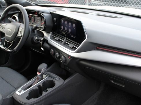 Used 2024 Chevrolet Trax RS w/ Driver Confidence Package image 27