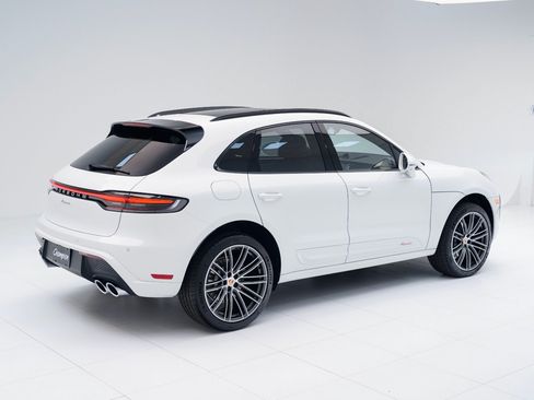 Used 2026 Porsche Macan AWD/4WD image 9