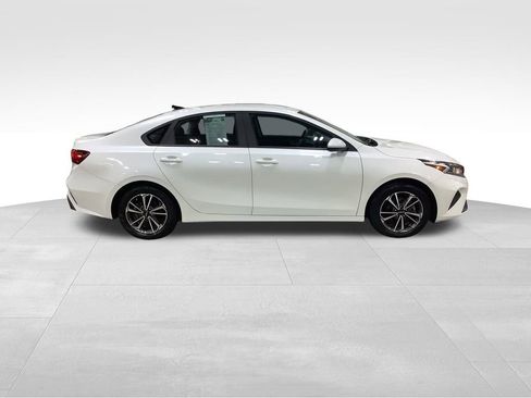 Used 2023 Kia Forte LXS image 9