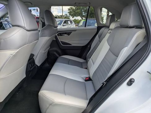 Used 2019 Toyota RAV4 XLE Premium FWD image 14