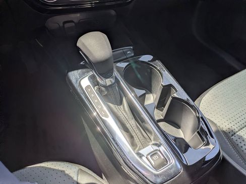 Used 2025 Chevrolet Trax LT w/ LT Convenience Package image 23