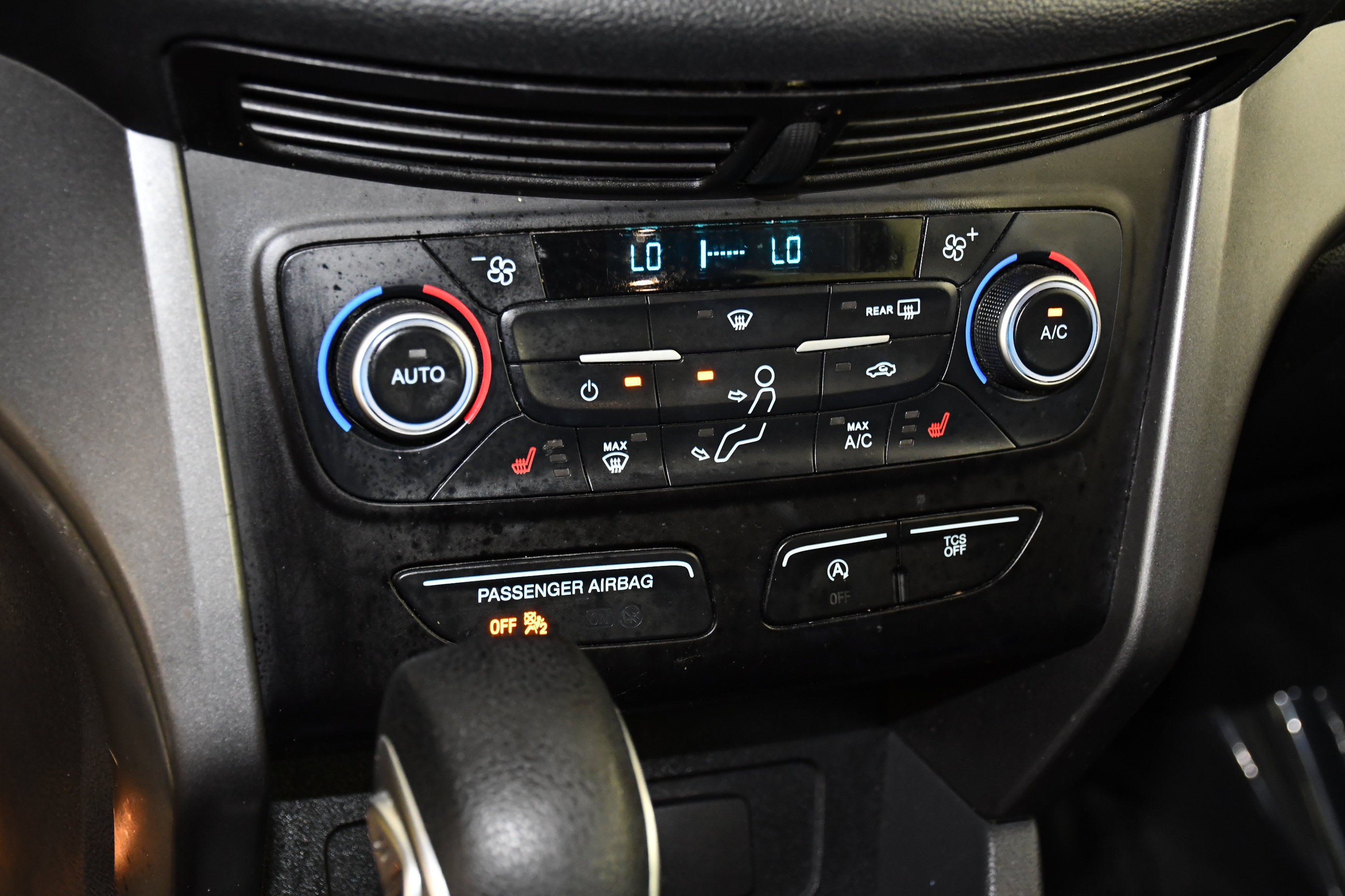 Used 2018 Ford Escape SE w/ SE Sync 3 Package AWD/4WD image 29
