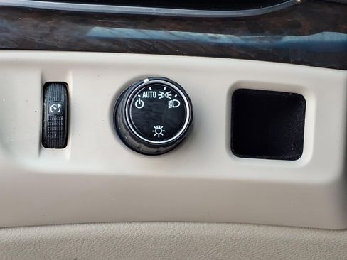 Used 2017 Cadillac Escalade Luxury RWD image 13
