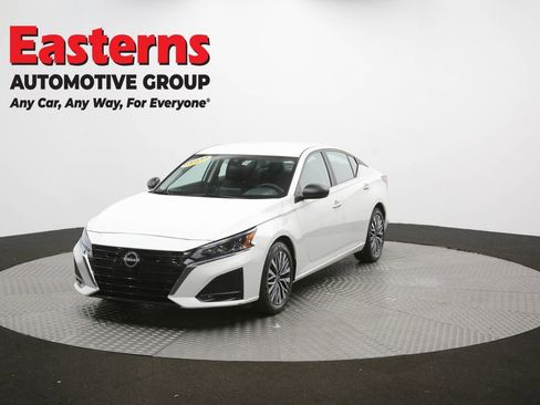 Used 2025 Nissan Altima 2.5 SV FWD image 54
