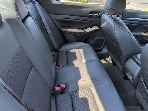 Used 2023 Nissan Altima 2.5 SR FWD image 11