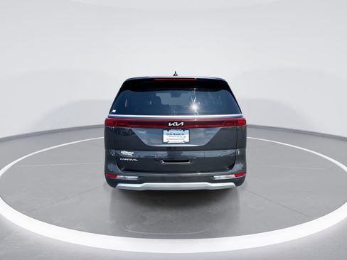 Used 2024 Kia Carnival LX FWD image 7