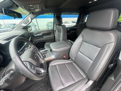 Used 2025 Chevrolet Silverado 1500 LT Trail Boss w/ LT Trail Boss Premium Package AWD/4WD image 17