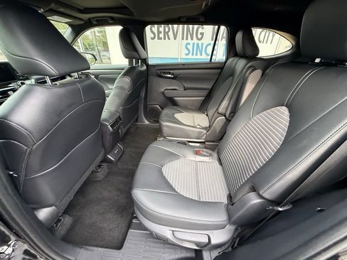 Used 2025 Toyota Highlander XSE AWD/4WD image 9