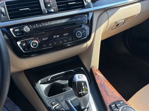 Used 2017 BMW 320i xDrive Sedan AWD/4WD image 12