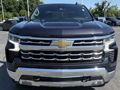 Used 2023 Chevrolet Silverado 1500 LTZ AWD/4WD image 3