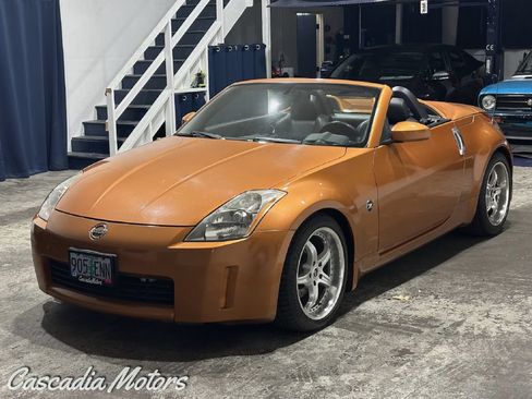 Used 2004 Nissan 350Z Touring RWD image 3