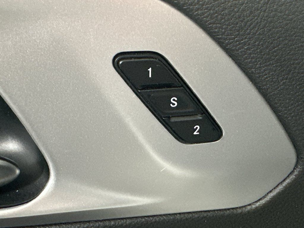 Used 2025 Chrysler Pacifica Limited FWD image 23