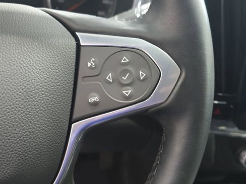 Used 2023 Chevrolet Traverse LT w/ Rear Camera Mirror Package image 23