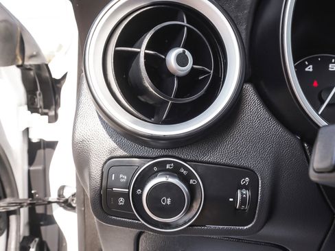 Used 2023 Alfa Romeo Stelvio Veloce image 16