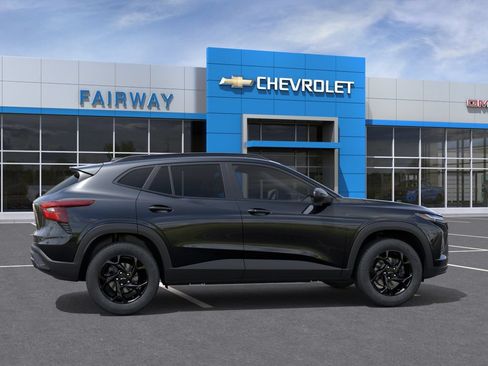 New 2026 Chevrolet Trax LT w/ Midnight Edition FWD image 5