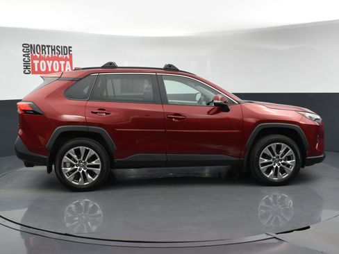 Used 2023 Toyota RAV4 XLE Premium image 5