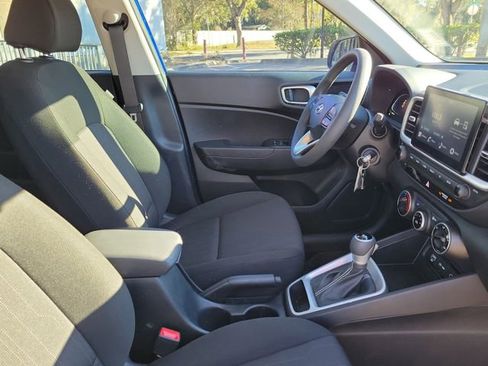 Used 2025 Hyundai Venue SE image 33