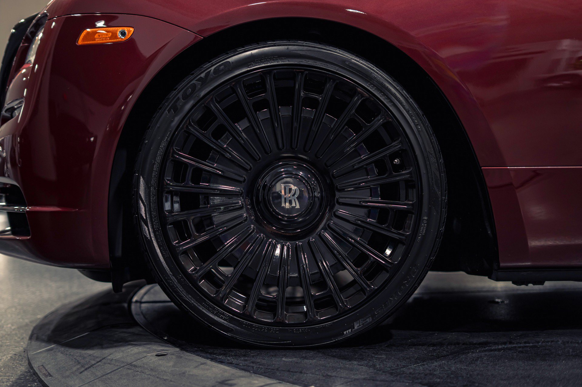 Used 2019 Rolls-Royce Dawn RWD image 13