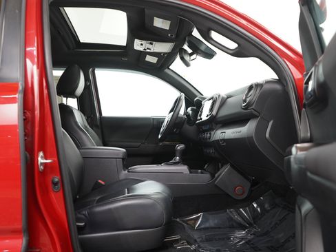 Used 2021 Toyota Tacoma TRD Sport AWD/4WD image 11