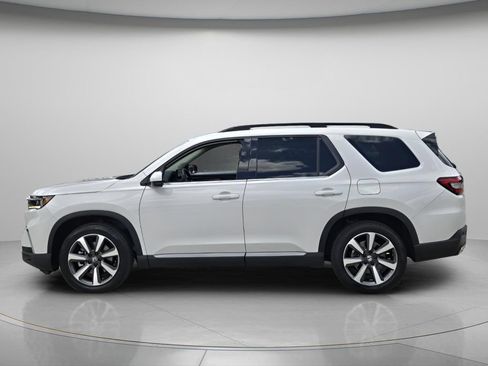 Certified 2025 Honda Pilot Touring image 4