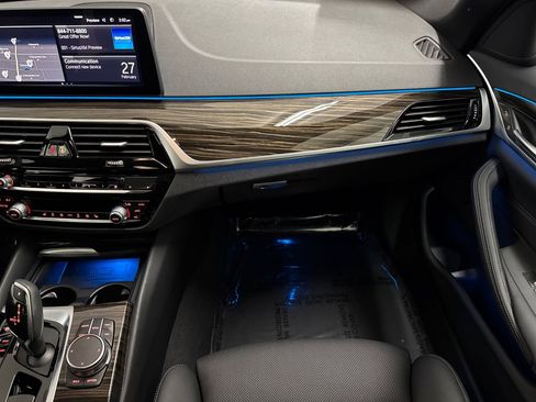 Used 2023 BMW 530e w/ Convenience Package image 29